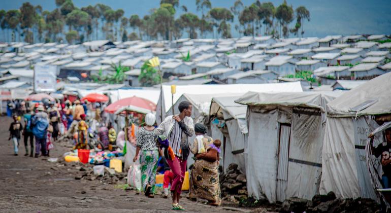 Familias en un campo de desplazados internos en las afueras de Goma, en Kivu Norte, al este de la República Democrática del Congo.